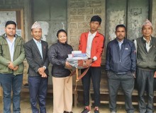 रुखमा डेरा बनाएर पढ्ने छात्र बने विद्यालयकाे 'वर्षकै चर्चित विद्यार्थी'